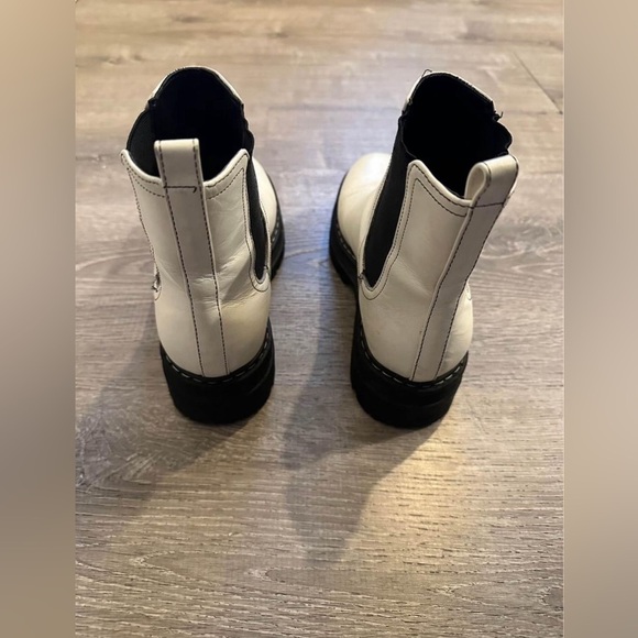 Marc Fisher LTD Padmia Chelsea Boot - Picture 4 of 6